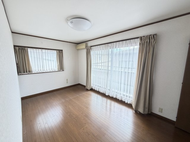 下石倉町中古住宅の洋室|■2階洋室②