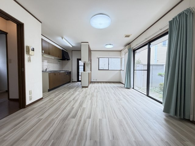 下石倉町中古住宅の居間・リビング|■14.0帖のLDK