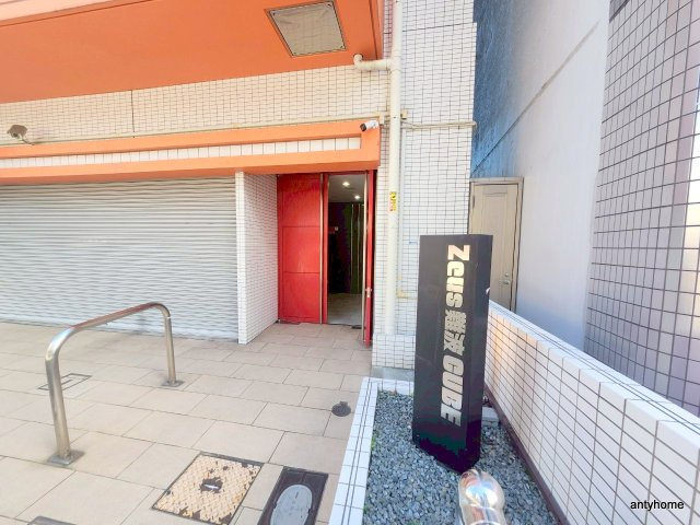 ZEUS難波CUBE　仲介手数料無料のエントランス