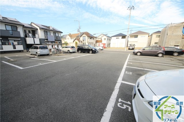 フローラルシティⅡ　B棟の駐車場