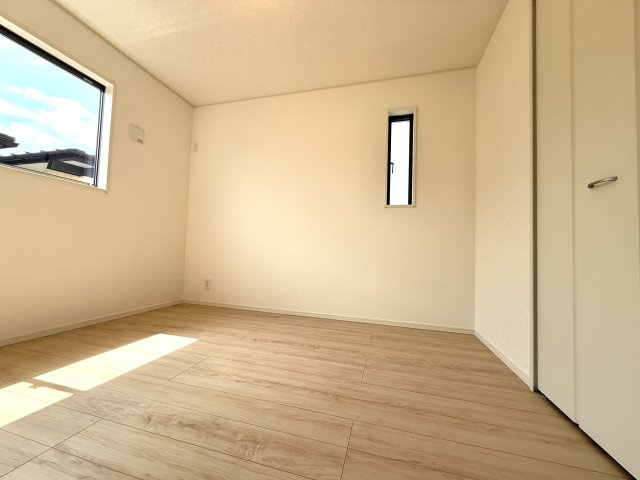 越谷市下間久里第１７　新築戸建の洋室|独立性が高くプライベートな時間を大切にできる洋室。家族それぞれが自分の時間を快適に過ごせます。