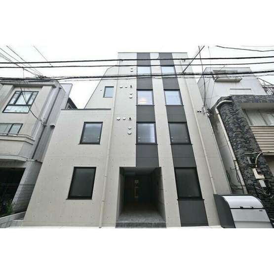 【外観】 | プレアス中野 | 鉄筋コンクリート造のがっちりとした建物。
