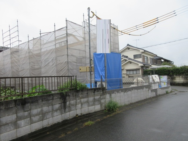 【仲介手数料無料】新築戸建　寄居町赤浜1198-6（大型平屋住宅　全1棟）の前面道路含む現地写真