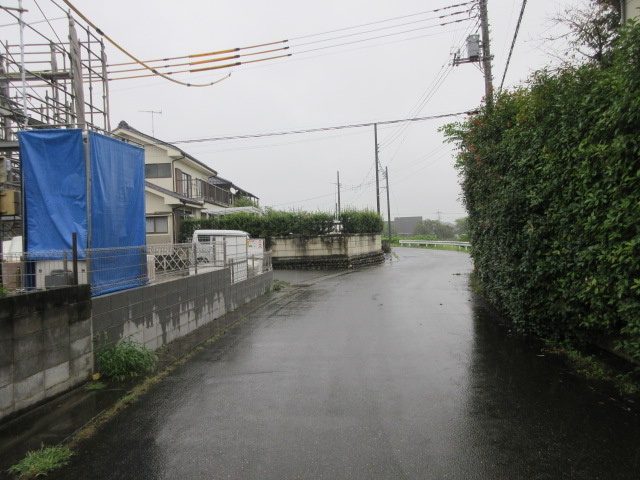 【仲介手数料無料】新築戸建　寄居町赤浜1198-6（大型平屋住宅　全1棟）の前面道路含む現地写真