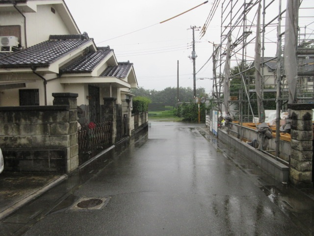【仲介手数料無料】新築戸建　寄居町赤浜1198-6（大型平屋住宅　全1棟）の前面道路含む現地写真