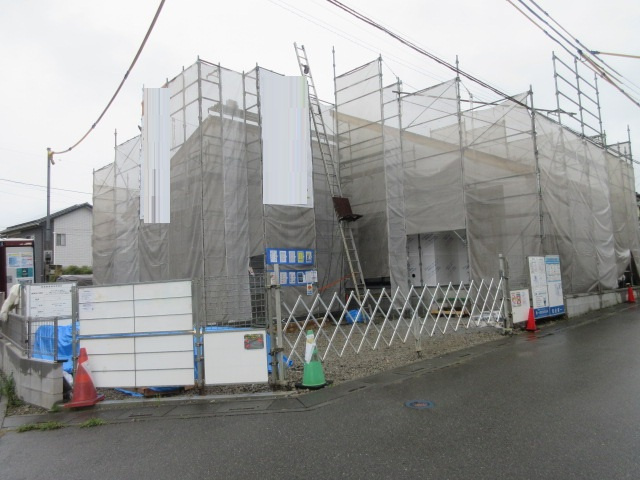【仲介手数料無料】新築戸建　寄居町赤浜1198-6（大型平屋住宅　全1棟）の前面道路含む現地写真
