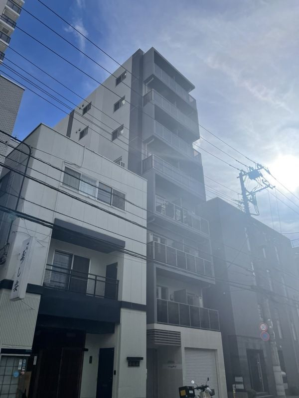 エストゥルースプラス三ノ輪の外観