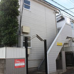 小平市仲町のアパートのエントランス