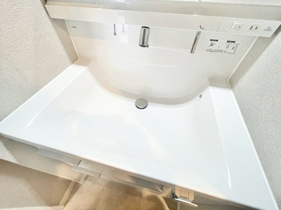 【洗面所】 | アンビエント千里山 | 物件を比較検討したいお客様には、「物件比較見学プラン」をご用意しております。こちらの物件だけでなく、お客様の希望に沿った物件を、いくつかまとめてご案内させて頂きます。
