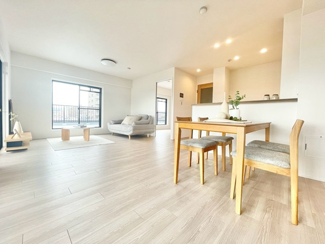 【その他】 | アンビエント千里山 | 現在ご返済中のカーローン・カードローン・教育ローンなどを住宅ローンに一本化したり、家具家電購入費用・引越し費用を住宅ローンと組み合わせるなど、お客さまにメリットの多い住宅ローンのご提案が可能です。