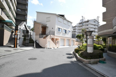 【周辺】 | アンビエント千里山 | 現在ご返済中のカーローン・カードローン・教育ローンなどを住宅ローンに一本化したり、家具家電購入費用・引越し費用を住宅ローンと組み合わせるなど、お客さまにメリットの多い住宅ローンのご提案が可能です。