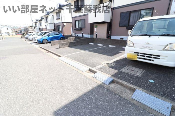 フォーリッジ　Ａの駐車場|駐車場完備です