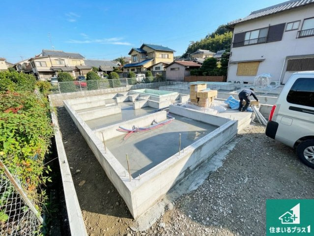 京都市西京区松室田中町　第1期　新築一戸建ての前面道路含む現地写真|周辺は落ち着いた街並みの住宅地！子育てがしやすい住環境です！まだ未完成ですが、現地でしかわからない事もございます。是非一度ご覧ください。