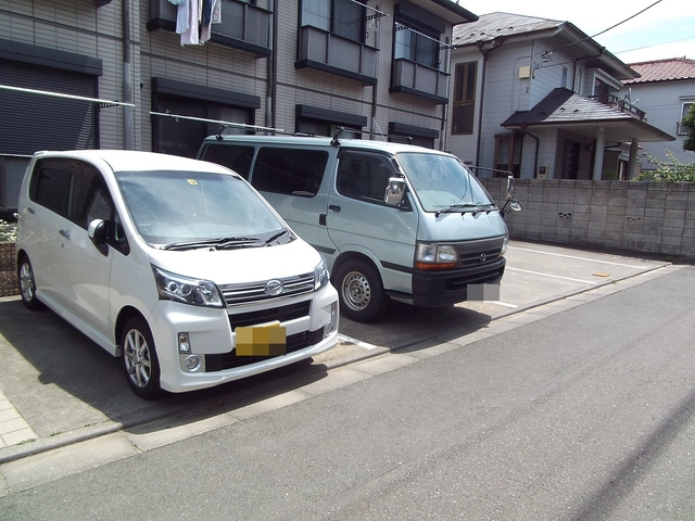 コート・ジュネスの駐車場