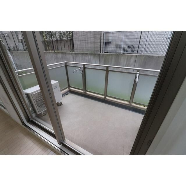 コンフォリア西早稲田のバルコニー