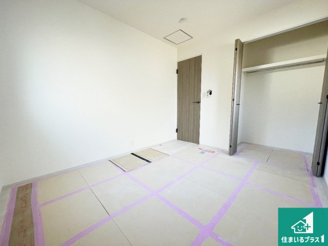 即日案内可能■東近江市長勝寺町　新築一戸建ての洋室|収納スペースが充実しているので子供の成長に合わせてたくさん収納ができます！家族構成に合わせた様々な活用ができる収納！
