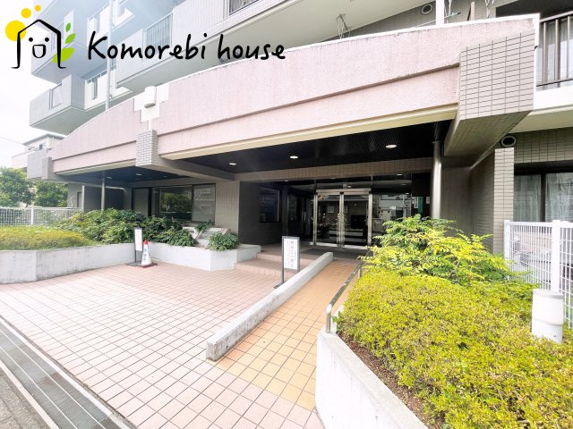 キャッスル伊奈のエントランス|毎日通るエントランスはこのようになっています