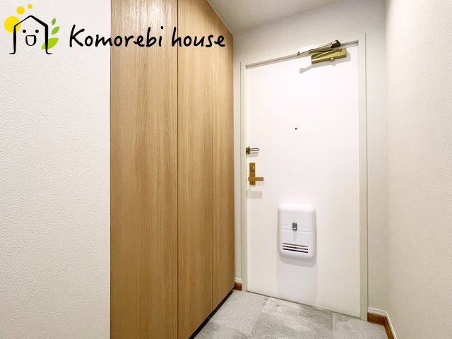 キャッスル伊奈の玄関|明るい玄関です
