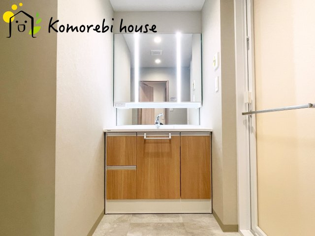 キャッスル伊奈の独立洗面台|朝の支度にも助かる、独立の洗髪洗面化粧台