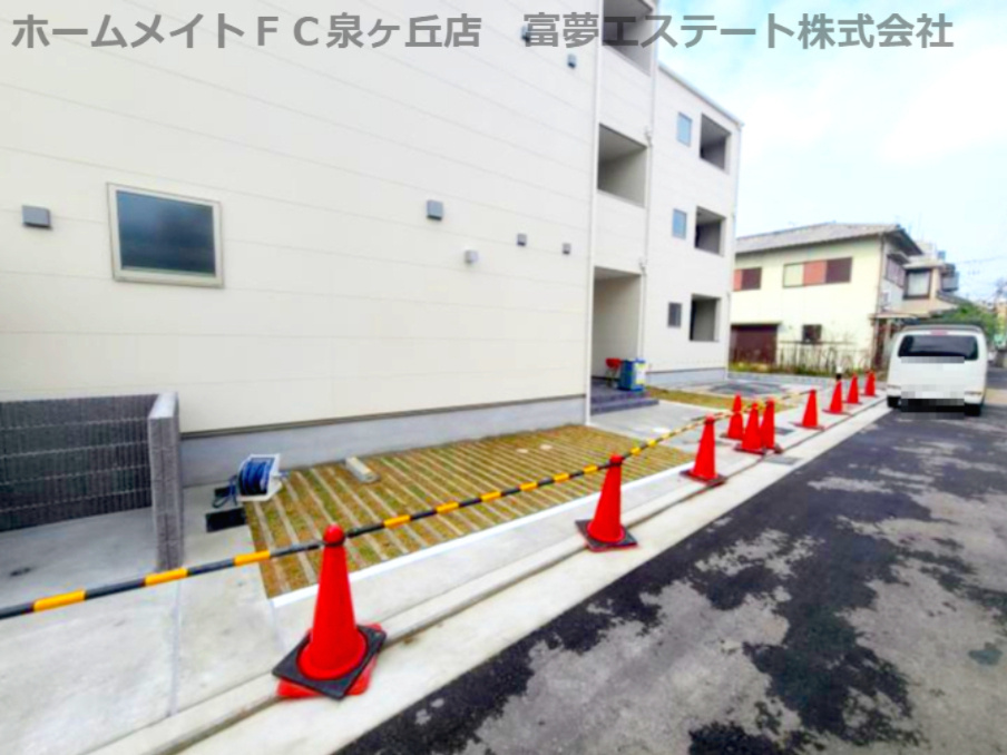 ジーメゾン羽衣フェザーの駐車場