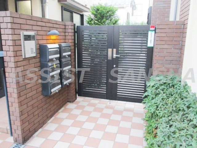 ラポール学芸大学のエントランス
