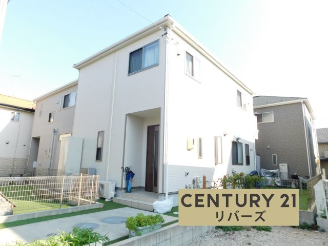 海部郡大治町大字西條字狐海道の中古一戸建の前面道路含む現地写真|☆令和３年築！太陽光発電・蓄電池搭載☆　　お気軽にお問合せください♪　敷地５２坪超！　駐車３台可！　芝生の庭付き♪　大型ＷＩＣ完備！　宅配ＢＯＸ付！