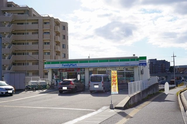 ヴェルナール谷八木の周辺|ファミリーマート大久保店まで800m