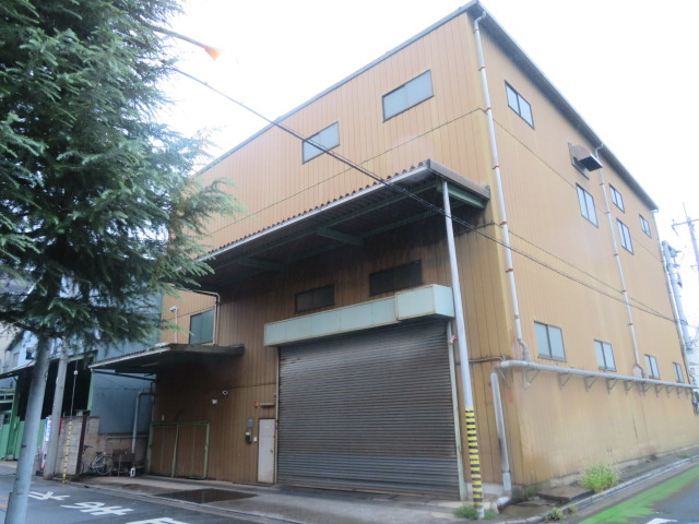 戸田市南町の倉庫の外観