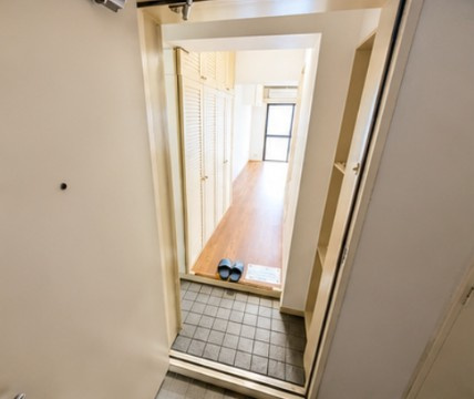 ハートハウス原木中山の玄関
