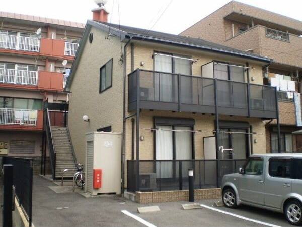 アンプルール リーブル アコールの駐車場