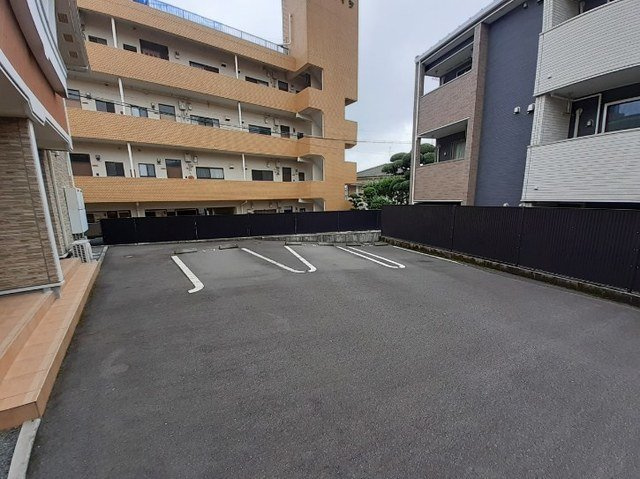 【駐車場】
