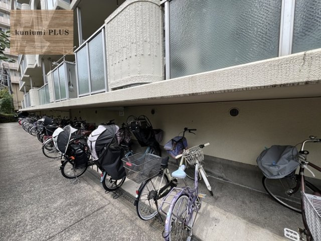 イトーピア鶴見の駐輪場