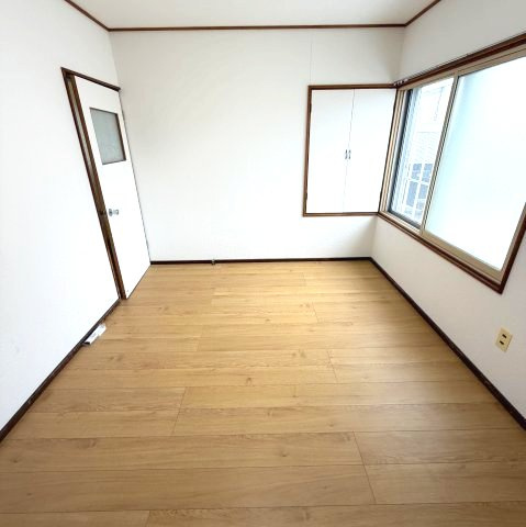 室蘭市日の出町2丁目31-76戸建の居間・リビング