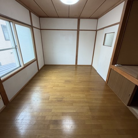 室蘭市日の出町2丁目31-76戸建の居間・リビング