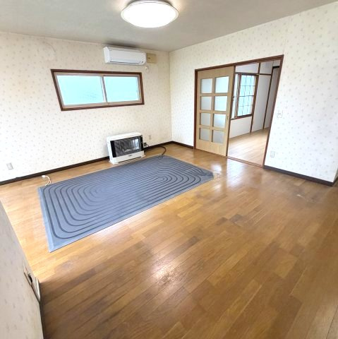 室蘭市日の出町2丁目31-76戸建の居間・リビング