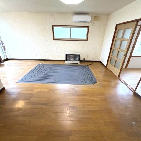 室蘭市日の出町2丁目31-76戸建の居間・リビング