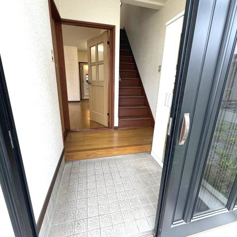 室蘭市日の出町2丁目31-76戸建の玄関