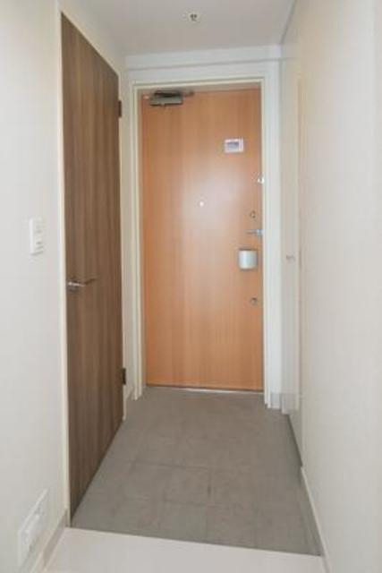 メルクマール京王笹塚レジデンスの玄関|※写真は同タイプ住戸です。