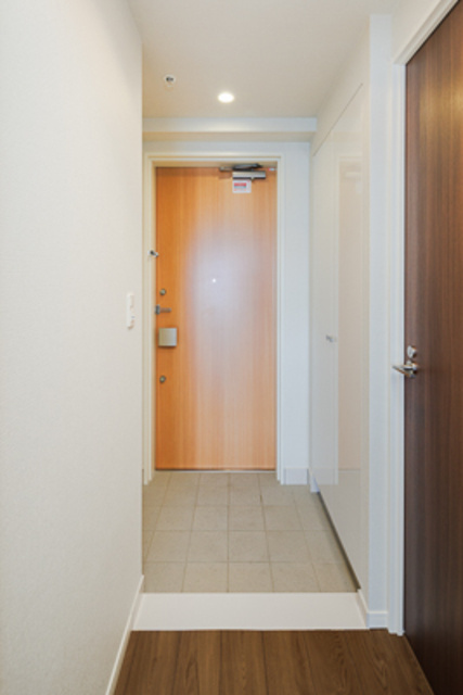 メルクマール京王笹塚レジデンスの玄関|※写真は同タイプ住戸です。