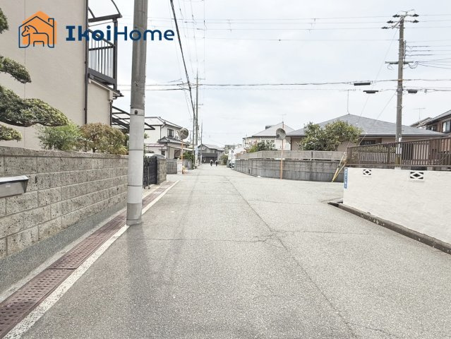 明石市魚住町錦が丘１丁目　土地の前面道路含む現地写真|●年中無休：当日予約可●前面道路は約5.9ｍでゆったりしております！交通量も少なく安心です！