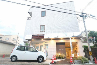 【駐車場】 | D's Court | 駐車場があるので、車を買う予定の方も安心です