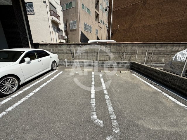 プリムローズアヴェニューの駐車場