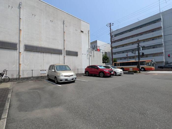 レセンテ東新町の駐車場