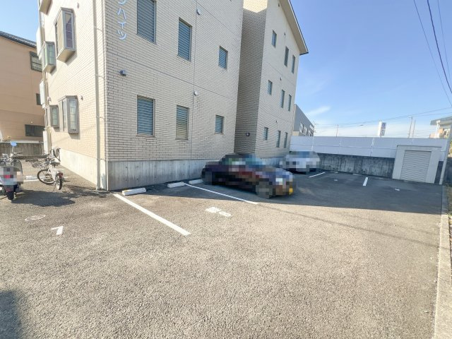 神泉ハイツの駐車場
