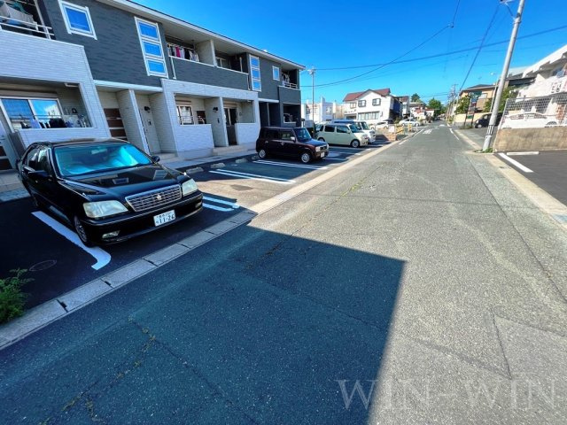 リュエル南陽の駐車場