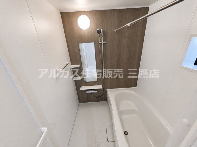 西武新宿線 新所沢駅 17分 新築戸建 所沢市向陽町の浴室|広々とした浴槽で1日の疲れを癒やせる浴室。浴室乾燥機も完備されています。