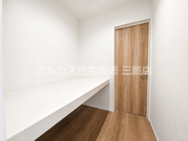 西武新宿線 新所沢駅 17分 新築戸建 所沢市向陽町の収納|大容量のウォークインクローゼット。洋服だけでなく、スーツケースや季節物の収納にも活躍します。