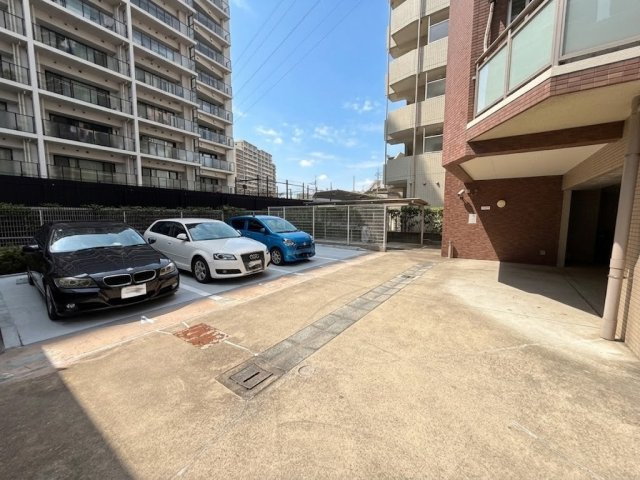 ミオカステーロ新小岩の駐車場|敷地内駐車場あり。愛車を身近に置ける、便利で安心なカーライフを叶えます。