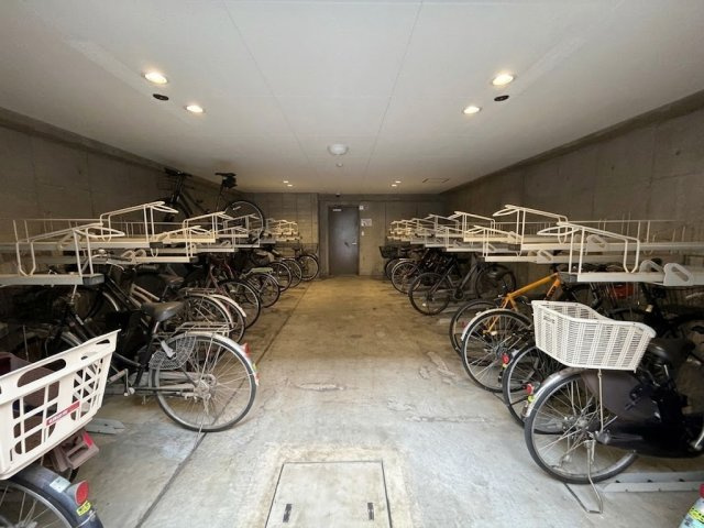 ミオカステーロ新小岩の駐輪場|雨の日の荷物の出し入れや小さなお子様との移動も快適・スムーズです！