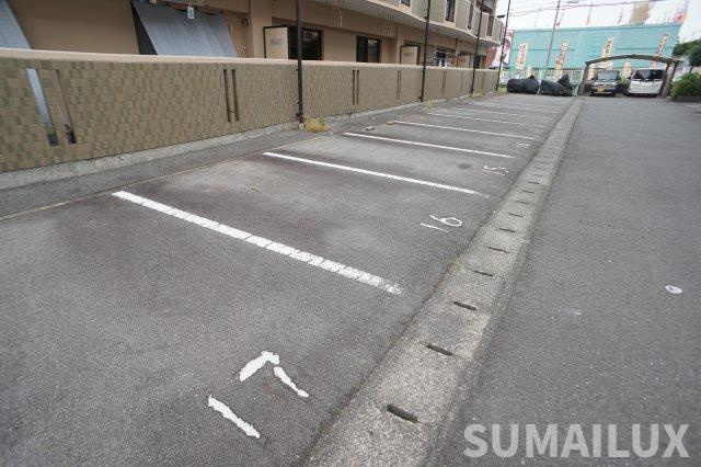 熊本市東区戸島西１丁目の賃貸マンションの駐車場